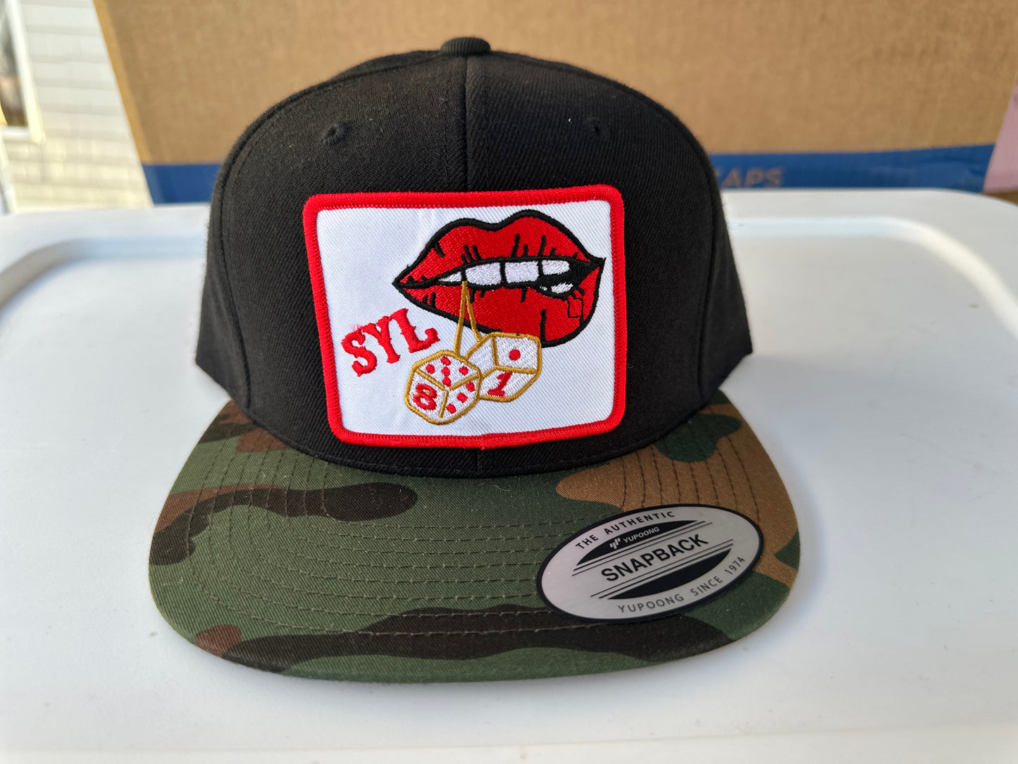 81 Lips and Dice Patch Snapback Hat Black/Camo